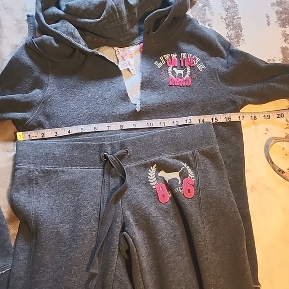 Pullover Sweatshirt and matching Sweatpants. Size: XS - Picture 5 of 10